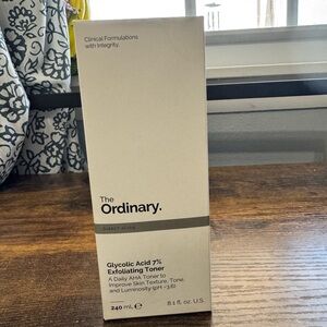 The Ordinary Glycolic Acid Toner - White and Gray